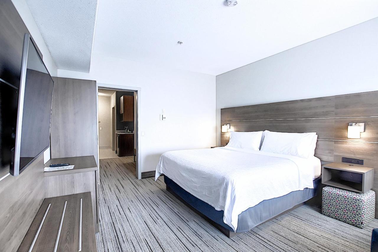 Holiday Inn Express Airport Calgary By Ihg YYC Exterior foto