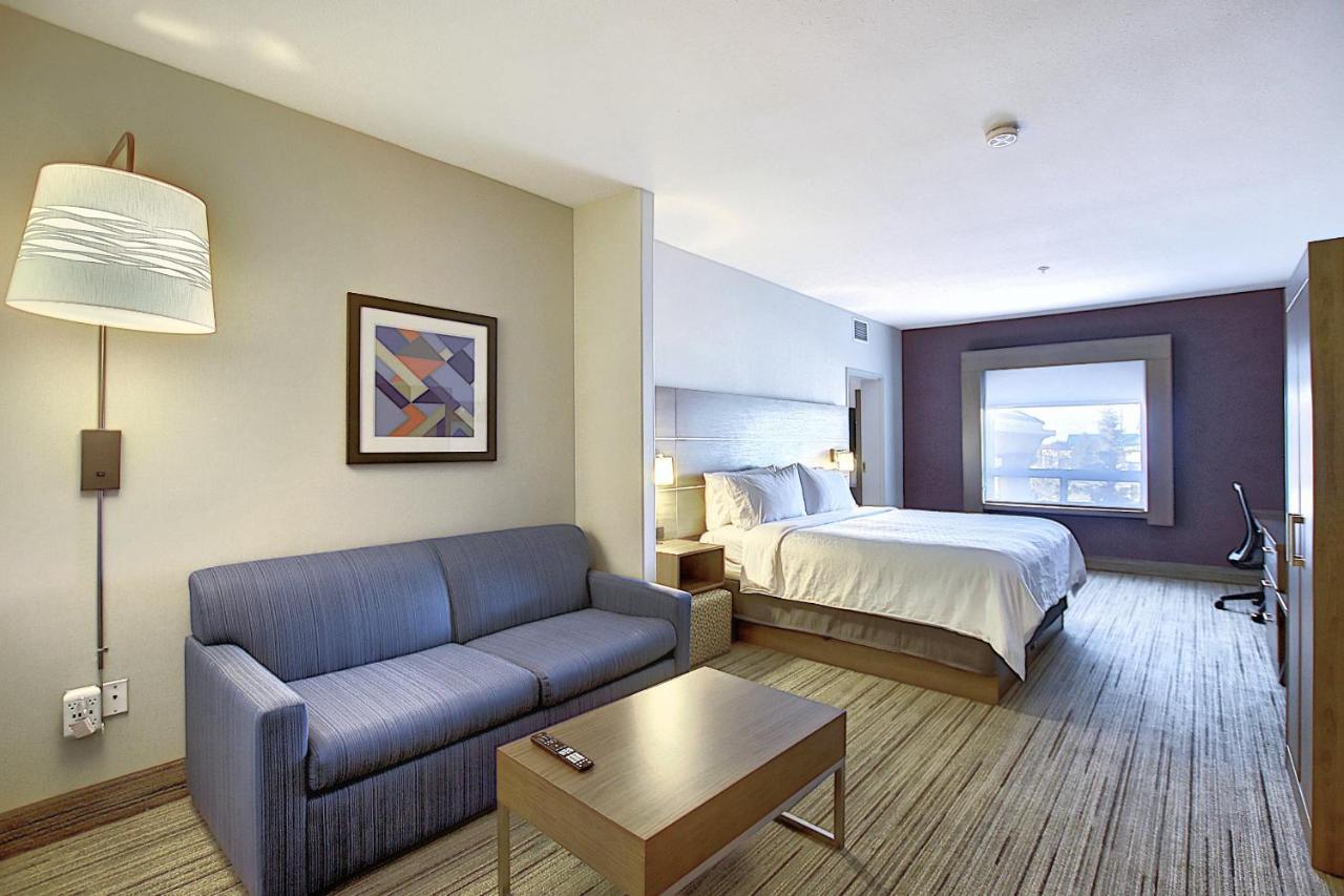 Holiday Inn Express Airport Calgary By Ihg YYC Exterior foto