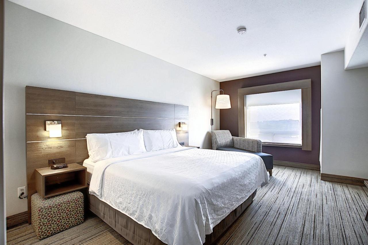 Holiday Inn Express Airport Calgary By Ihg YYC Exterior foto