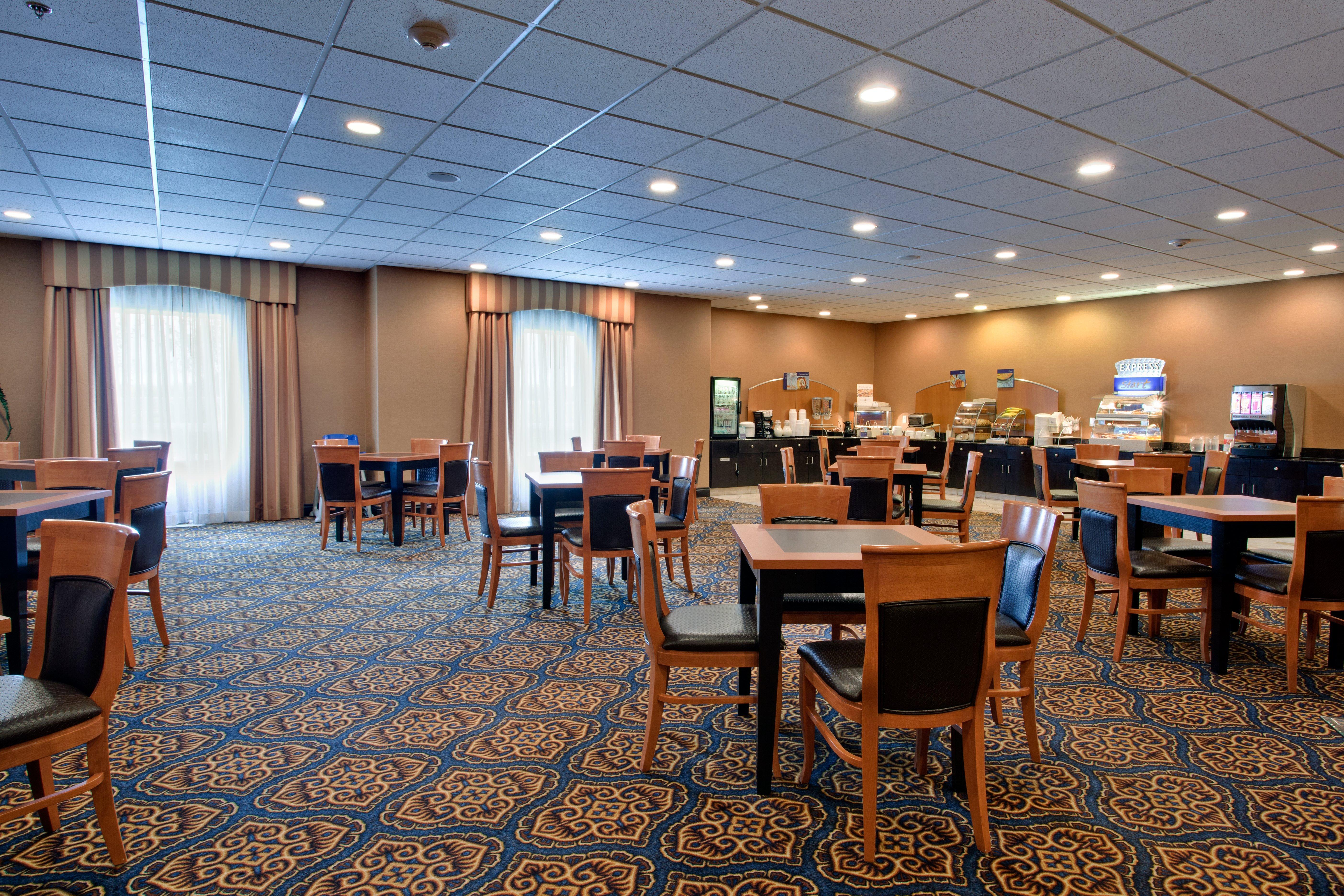 Holiday Inn Express Airport Calgary By Ihg YYC Exterior foto