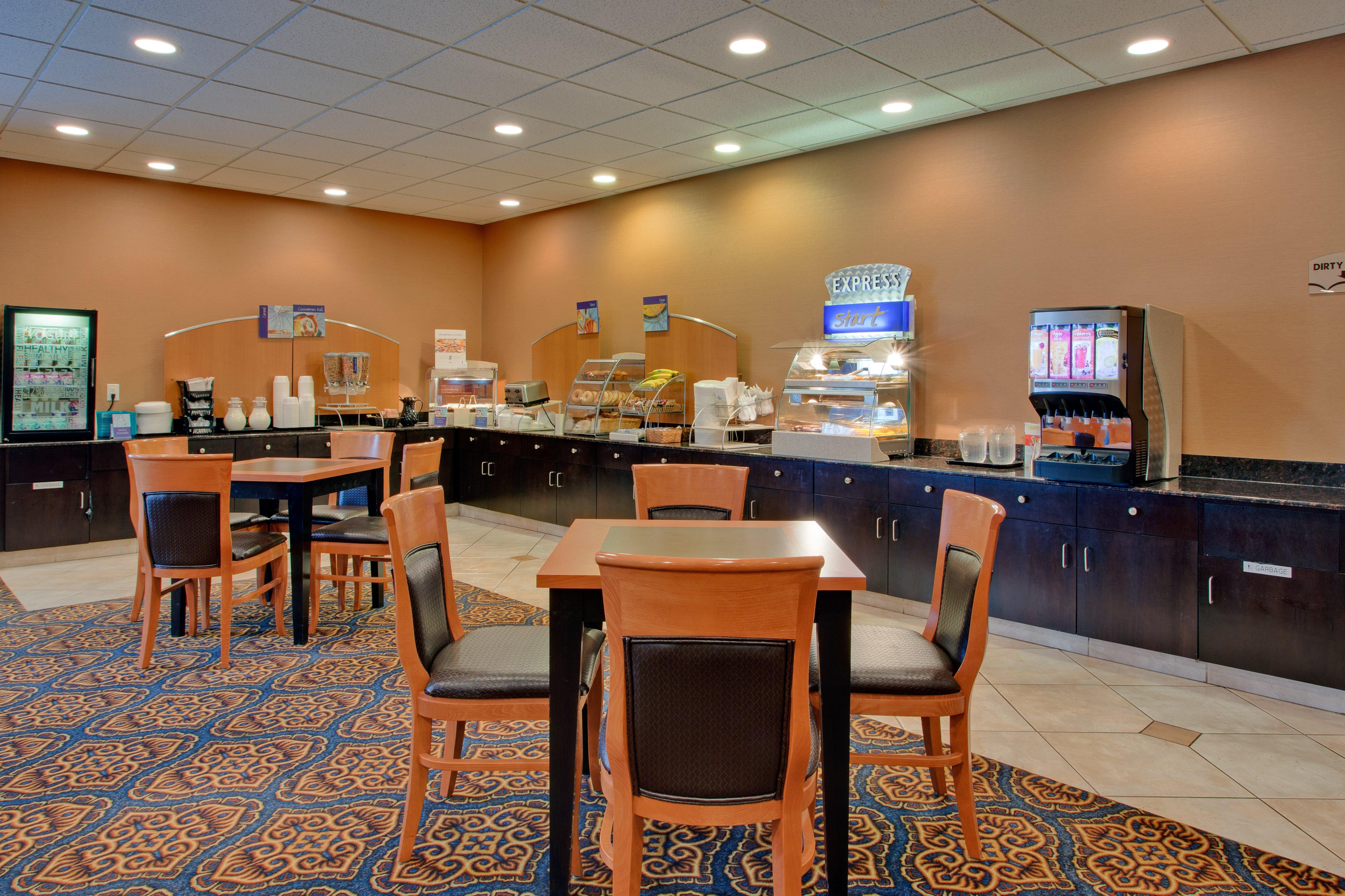 Holiday Inn Express Airport Calgary By Ihg YYC Exterior foto