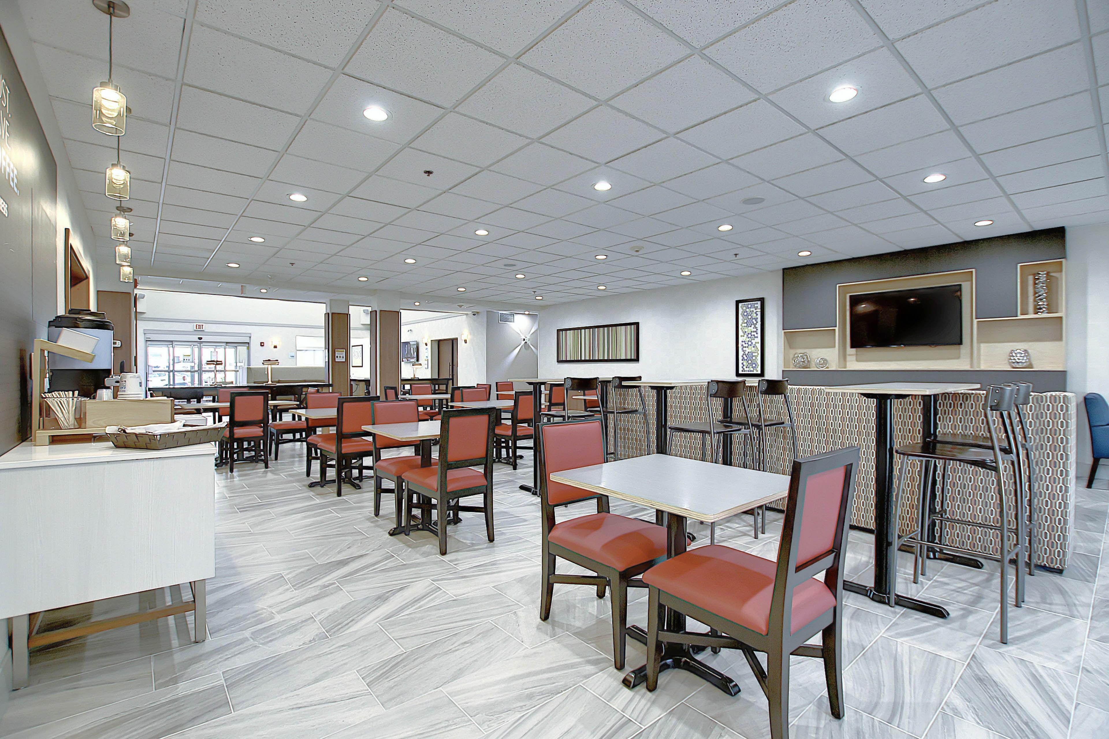 Holiday Inn Express Airport Calgary By Ihg YYC Exterior foto