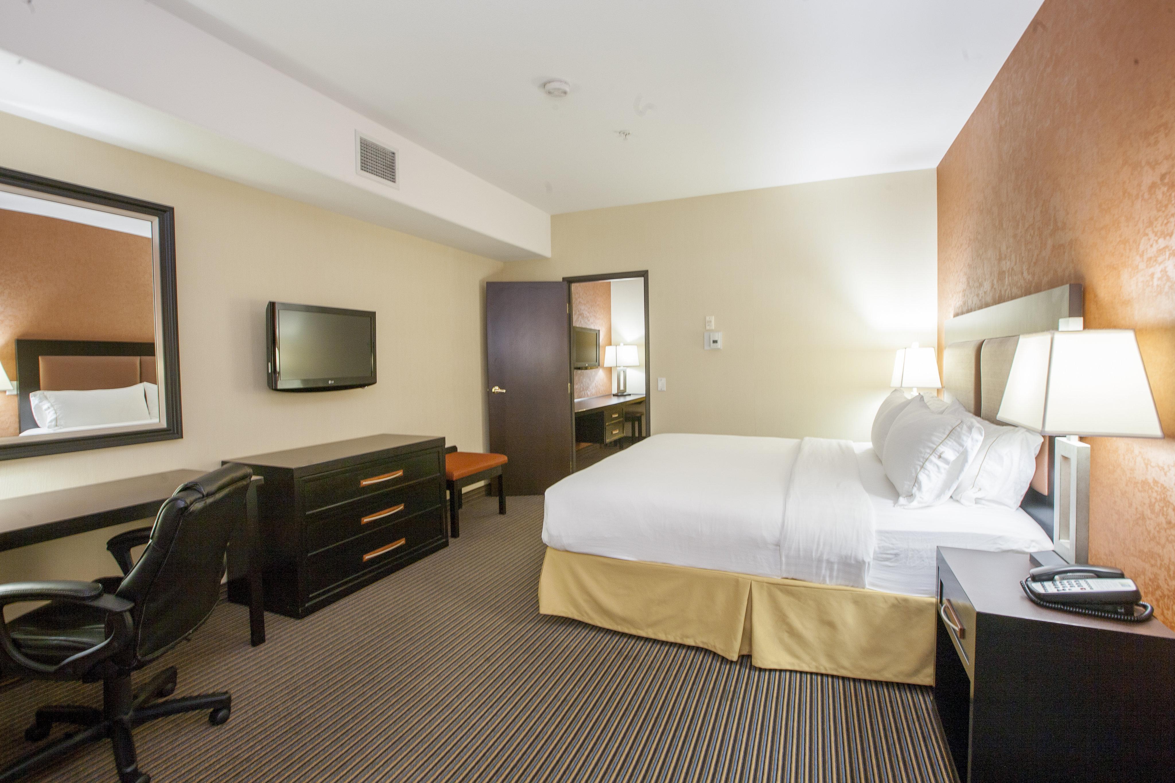 Holiday Inn Express Airport Calgary By Ihg YYC Exterior foto