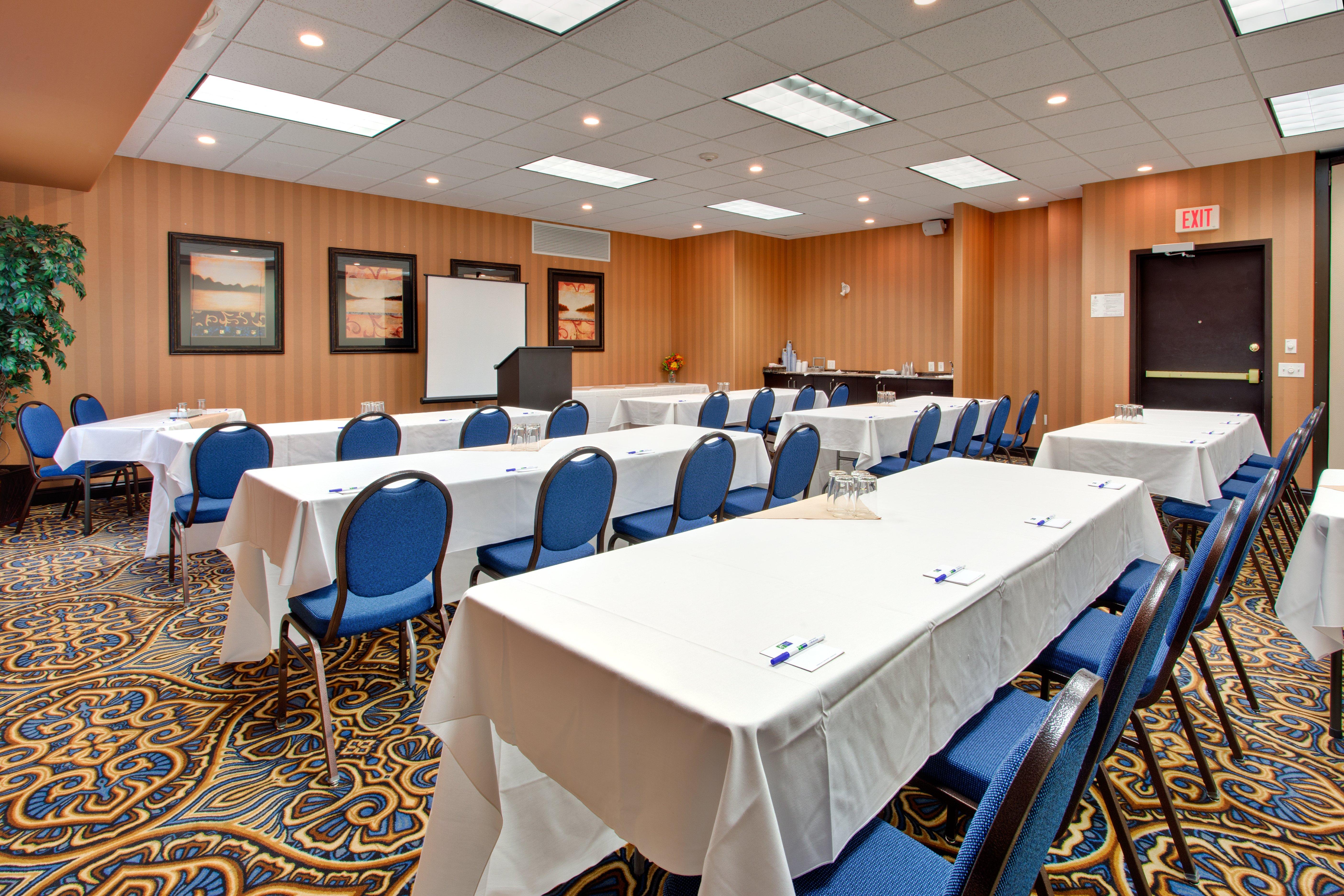 Holiday Inn Express Airport Calgary By Ihg YYC Exterior foto