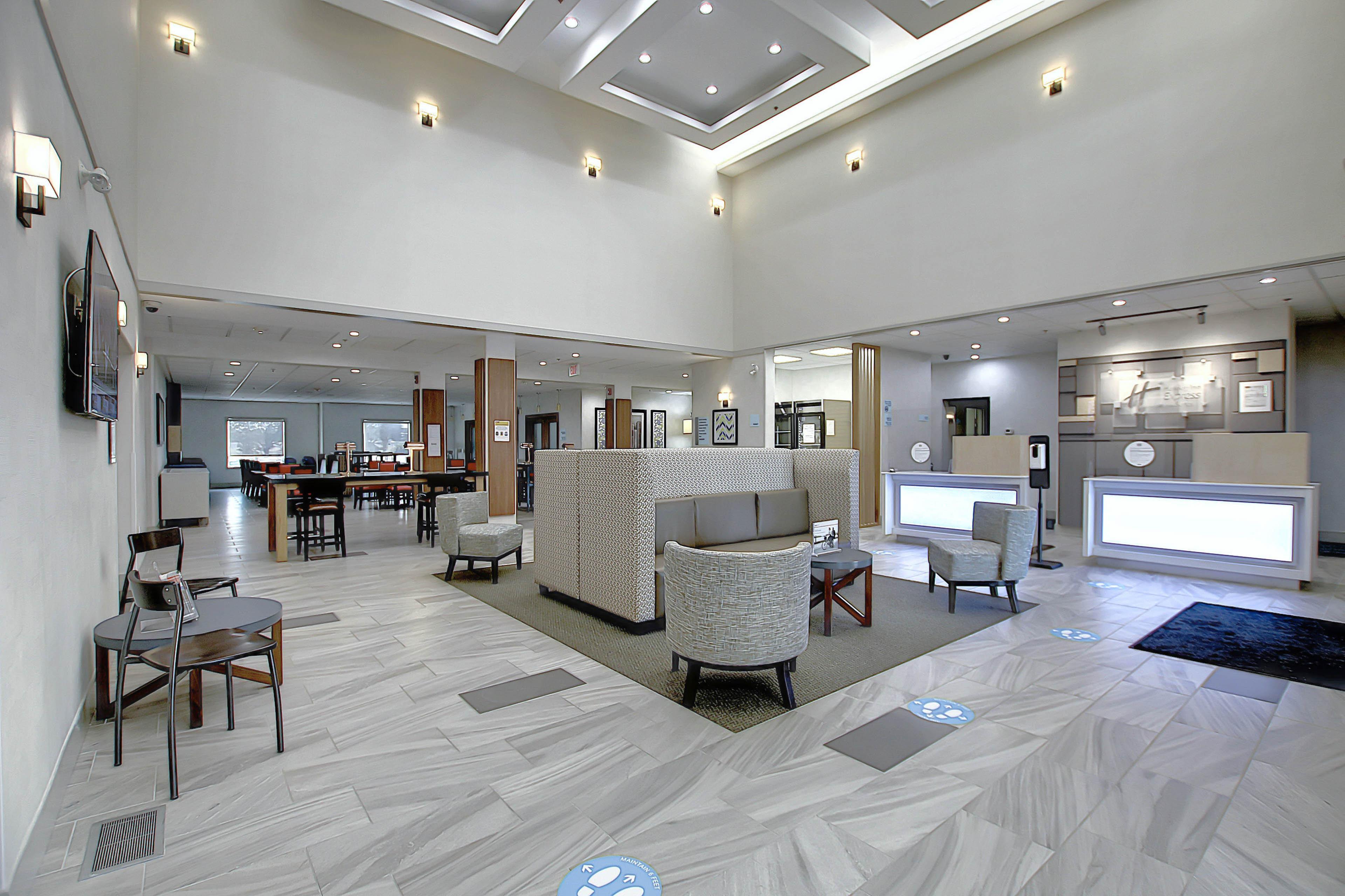 Holiday Inn Express Airport Calgary By Ihg YYC Exterior foto