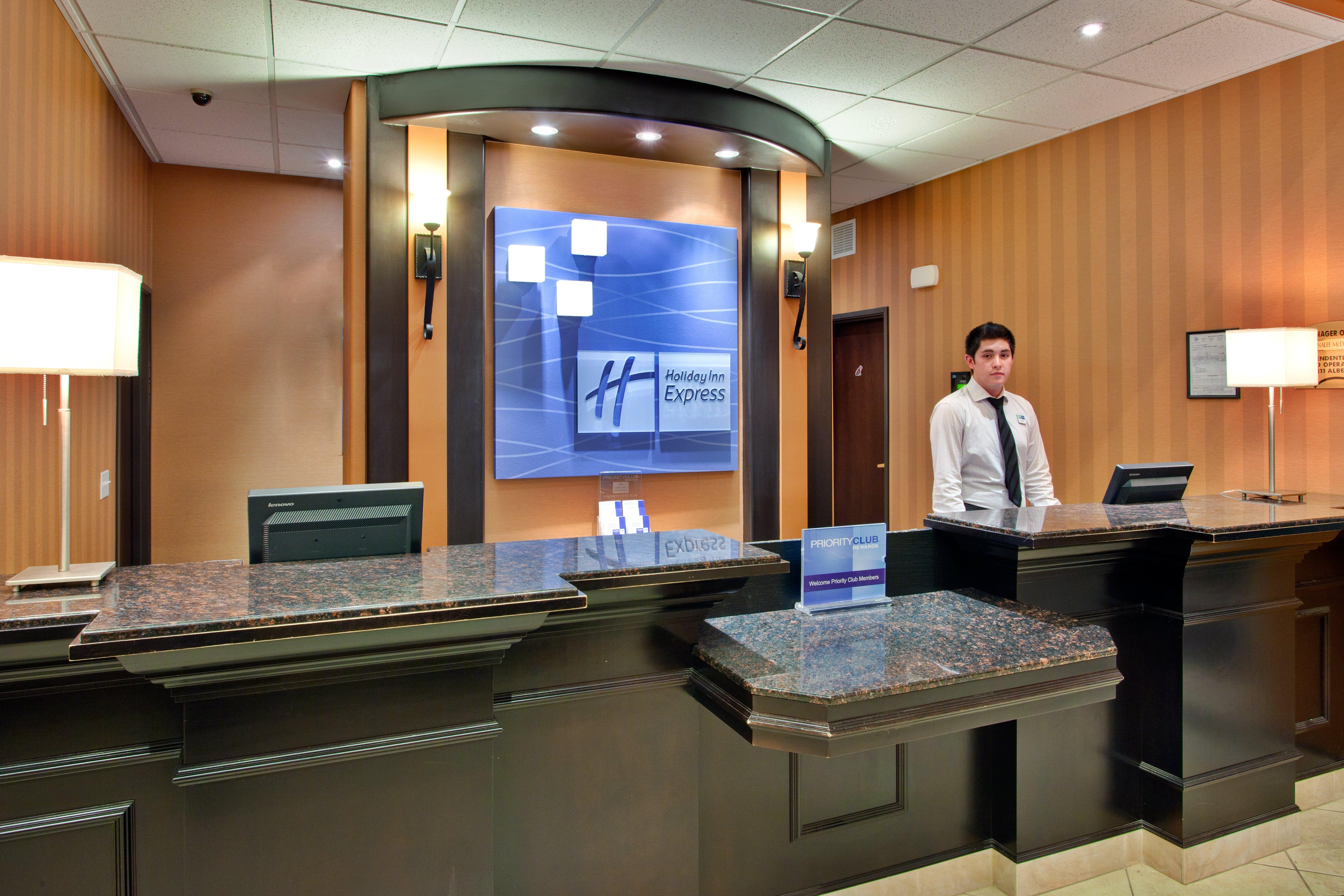 Holiday Inn Express Airport Calgary By Ihg YYC Exterior foto